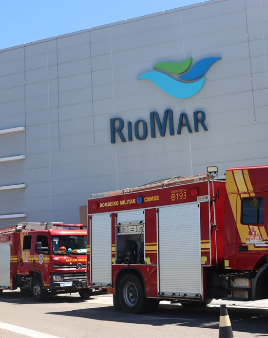 Corpo de Bombeiros atende ocorrência de incêndio em restaurante de shopping na capital