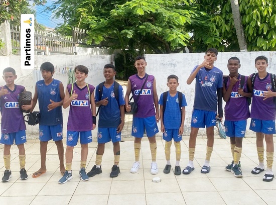 Atletas da Escola de Futebol Fluminense de Estância vivem período de avaliação no Esporte Clube Bahia