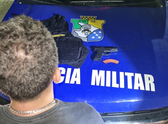 Policiais Militares da 3ª Cia/6º BPM de Umbaúba prendem homem após ameaçar populares com um simulacro de pistola