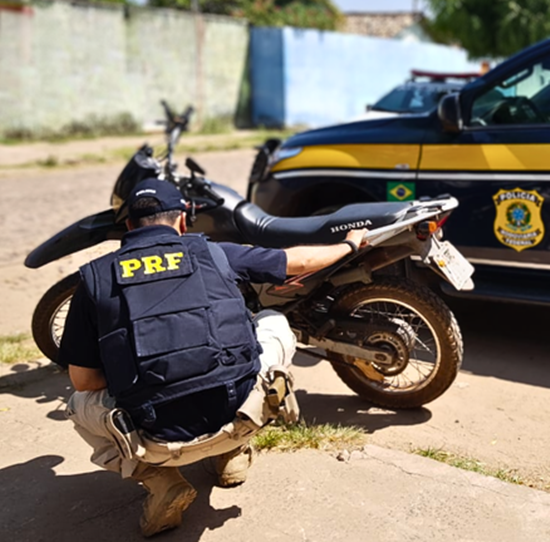 Areia Branca: PRF/SE prende na BR-235 homem com motocicleta roubada