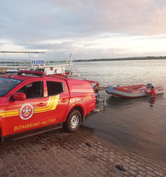 Corpo de Bombeiros realiza buscas por homem que se afogou no rio São Francisco