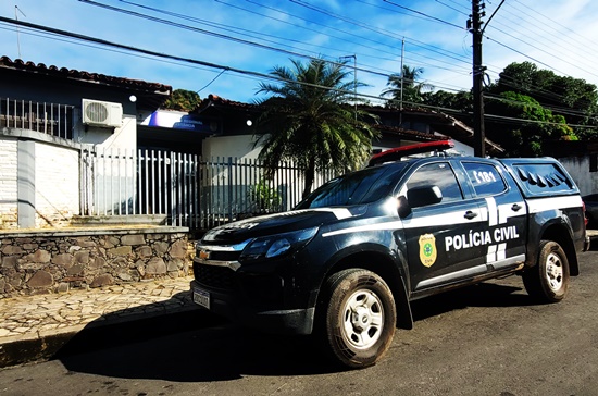 Polícia Civil prende em flagrante homem por roubo e violência doméstica em Estância