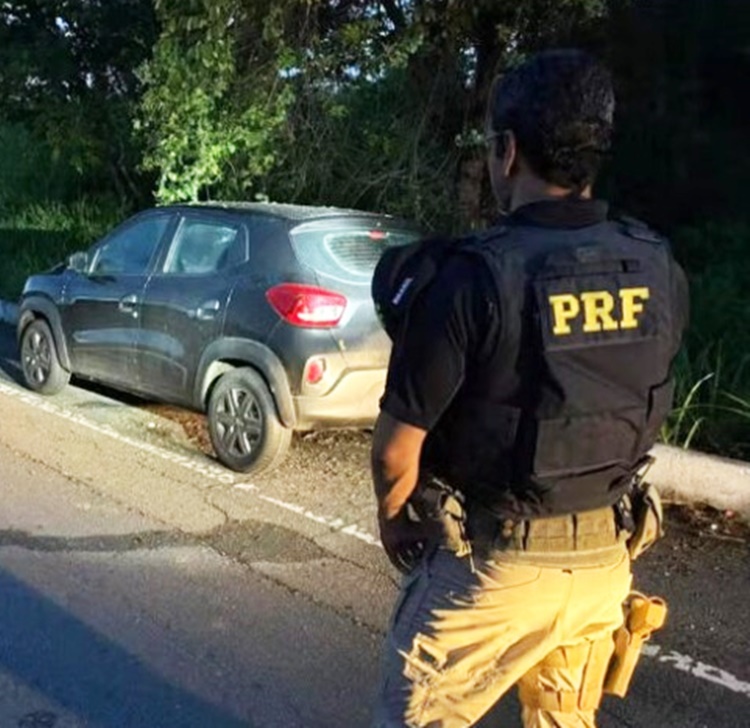 Casal é encontrado morto dentro de veículo na BR-101 em Muribeca