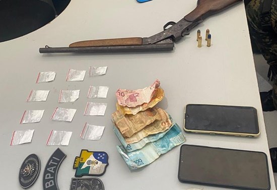 PM prende dupla por suspeita de tráfico de drogas em Boquim